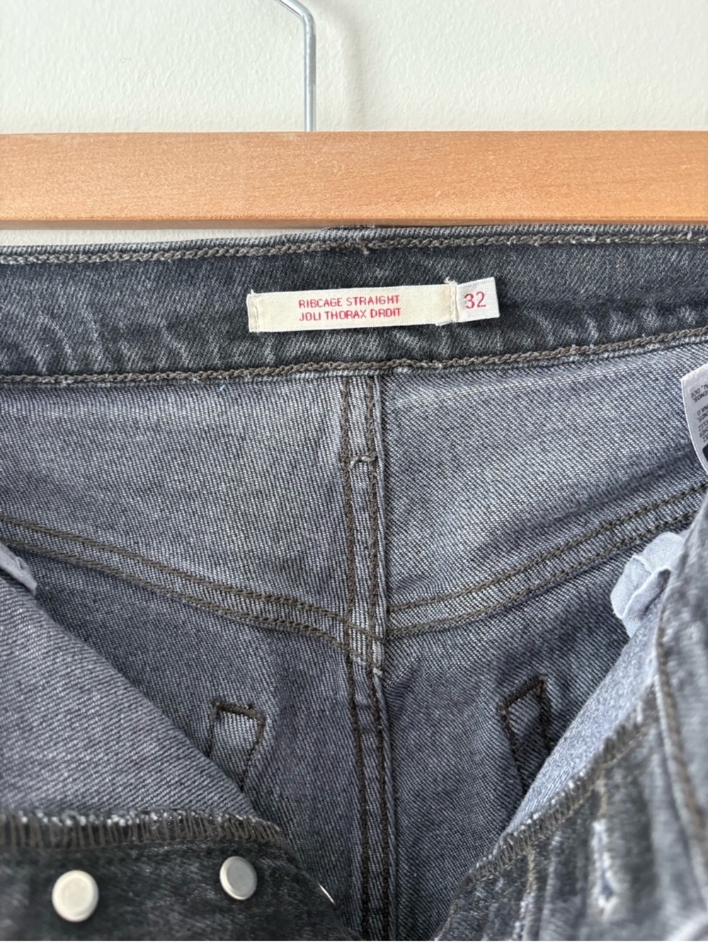 Levi's Ribcage Straight Button Fly Jeans Size 32 High Rise Gray Wash
Denim Chic - Picture 8 of 14